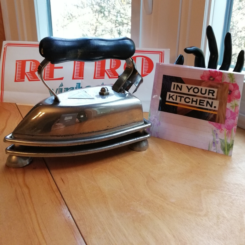 Antique 1916 Classic American Beauty Flat Iron + Stand